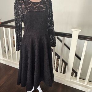 Designer Gorgeous black lace, long sleeve, Alberto Makali size 10 evening gown